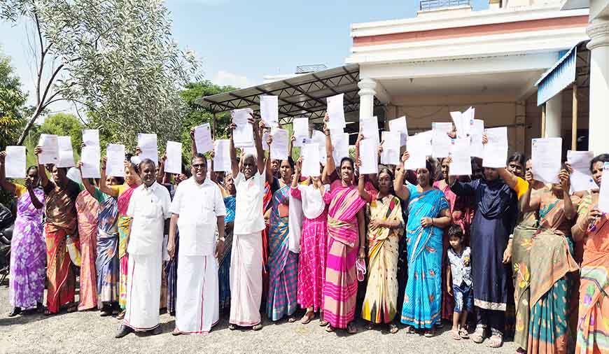 கடலூர் ஆட்சியர் அலுவலகத்தில் பட்டா கேட்டு மனு