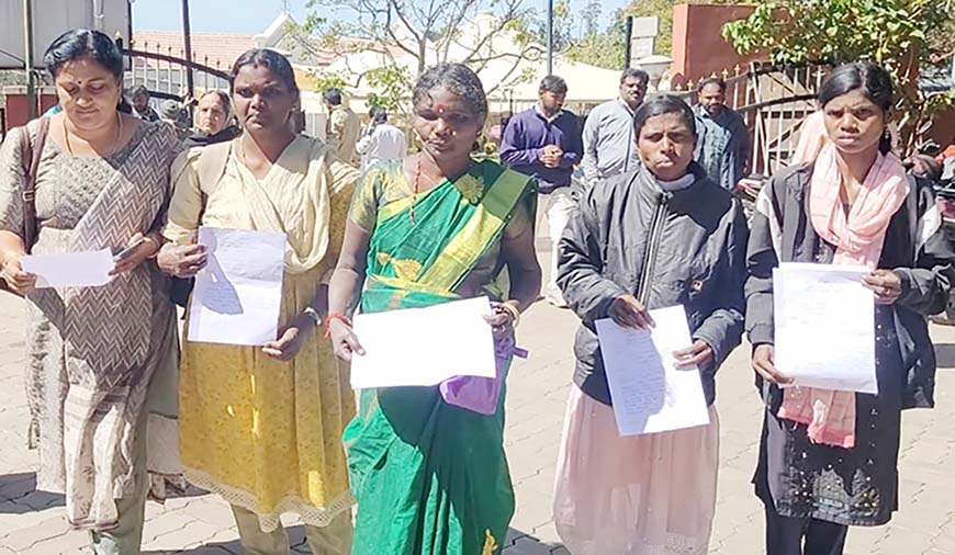 அடிப்படை வசதிகளற்ற பழங்குடியின கிராமம்: ஆட்சியரிடம் முறையீடு