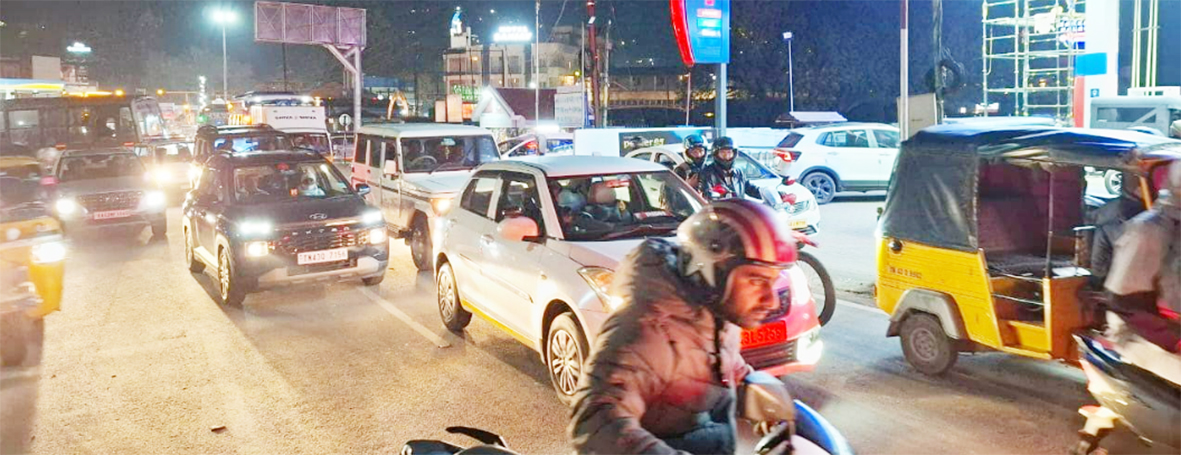 உதகையில் குவிந்த சுற்றுலாப் பயணிகள்