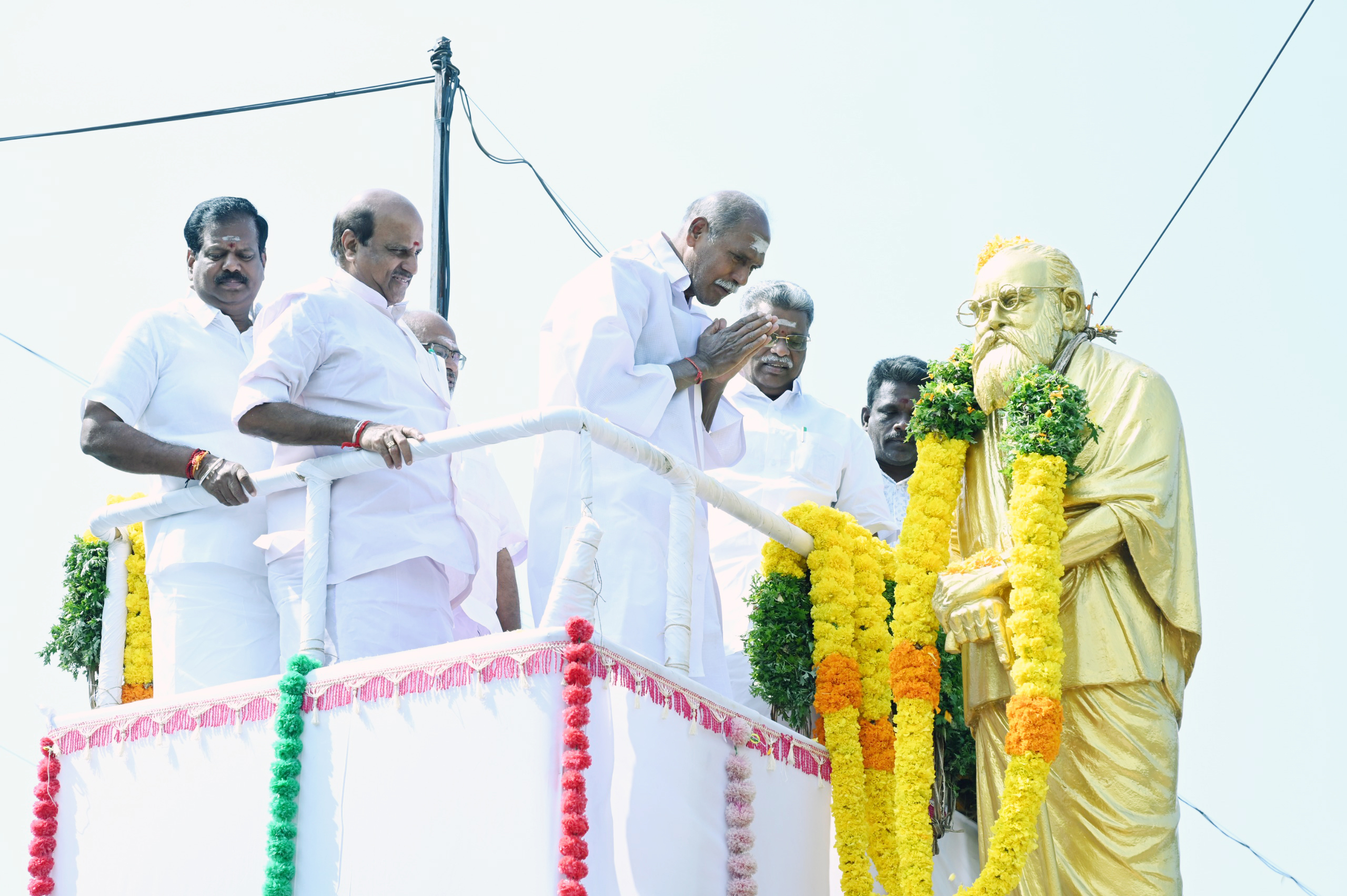 பெரியார் சிலைக்கு புதுச்சேரி முதல்வர் மரியாதை