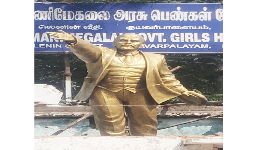 புதுச்சேரியில் லெனின் சிலை முன்பு இந்து முன்னணியினர் அராஜகம்
