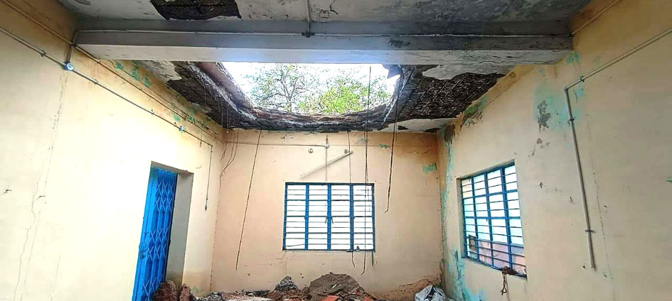 விருதுநகர் புதிய பேருந்து நிலையத்தில் உடைந்து விழுந்தது கடையின் மேற்கூரை