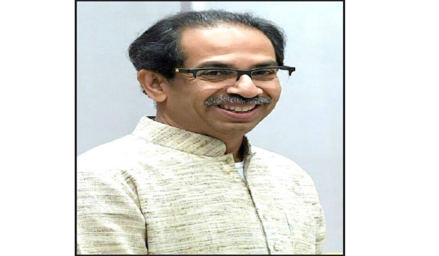 “மும்பையை விழுங்க 2 குஜராத்திகள் சதி”