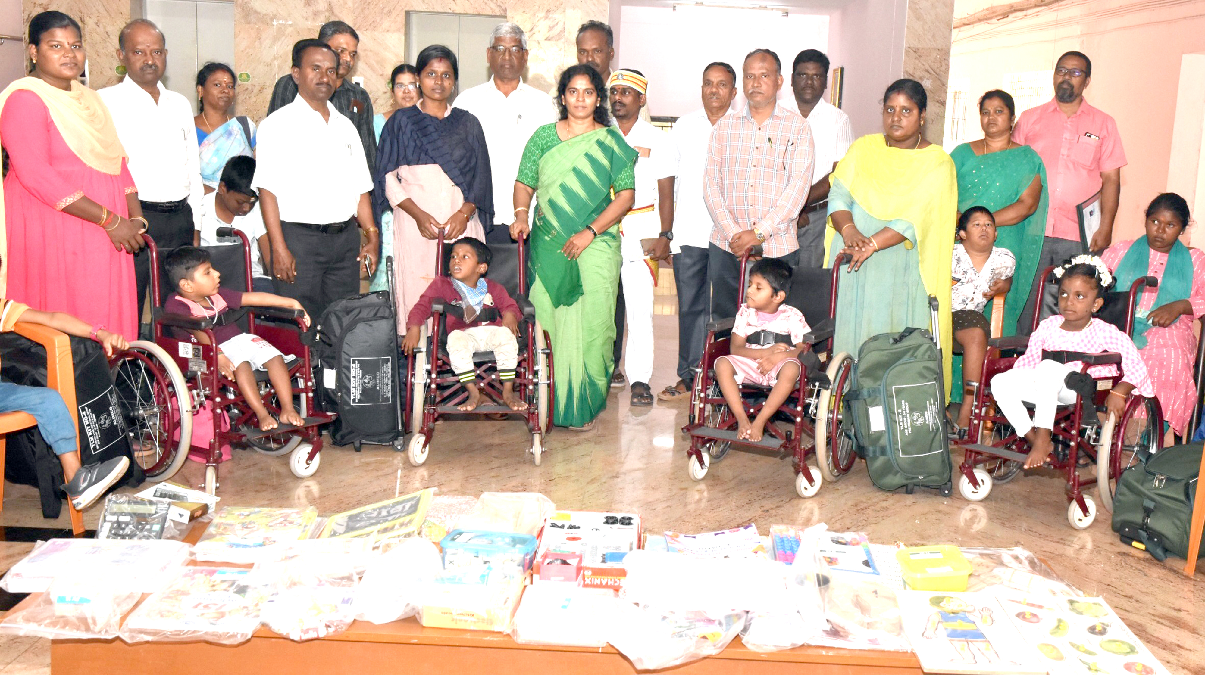மாற்றுத் திறன் குழந்தைகளுக்கு உதவி உபகரணங்கள் வழங்கல்