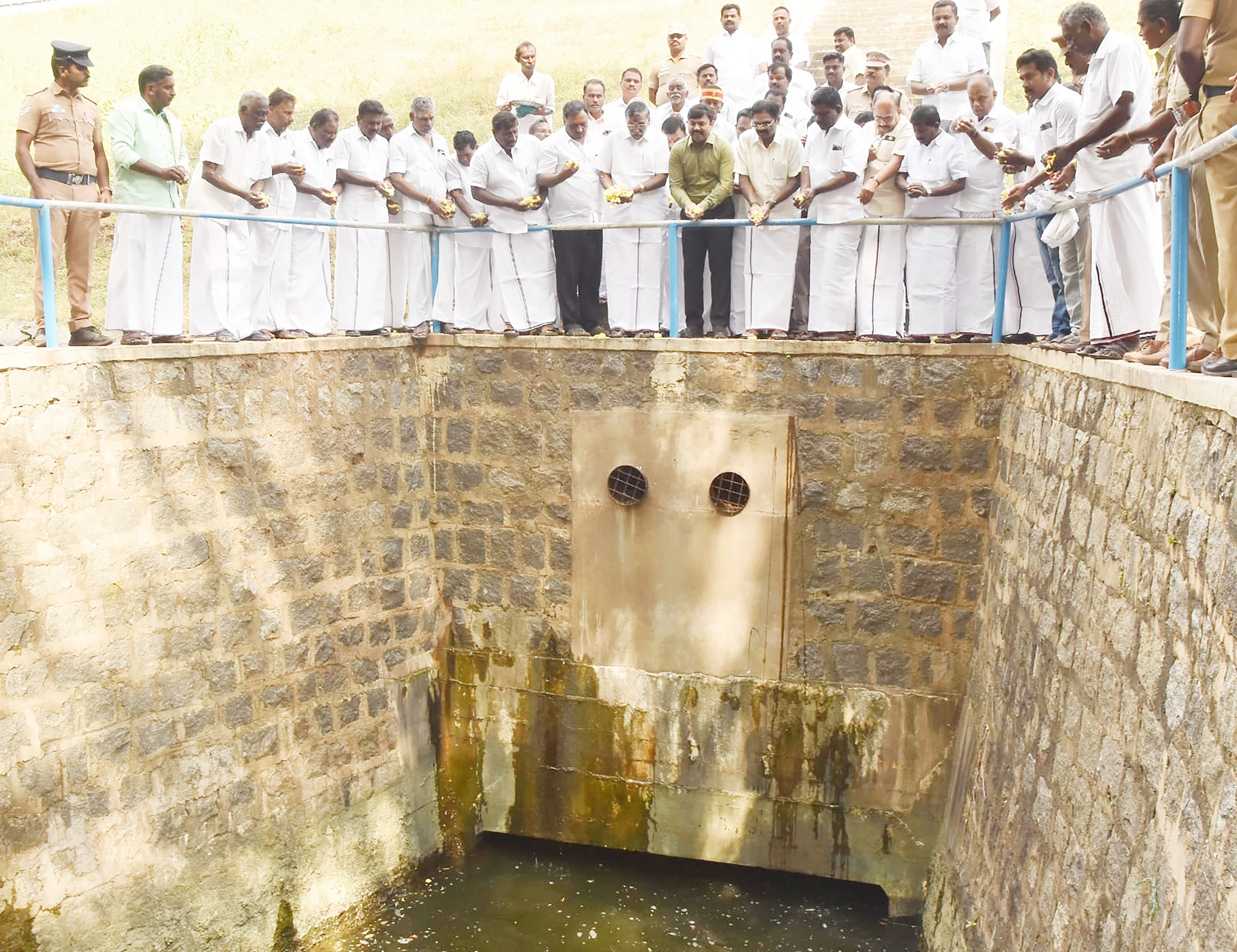 சின்னாறு நீர்த்தேக்கத்திலிருந்து பாசனத்திற்குத் தண்ணீர் திறப்பு