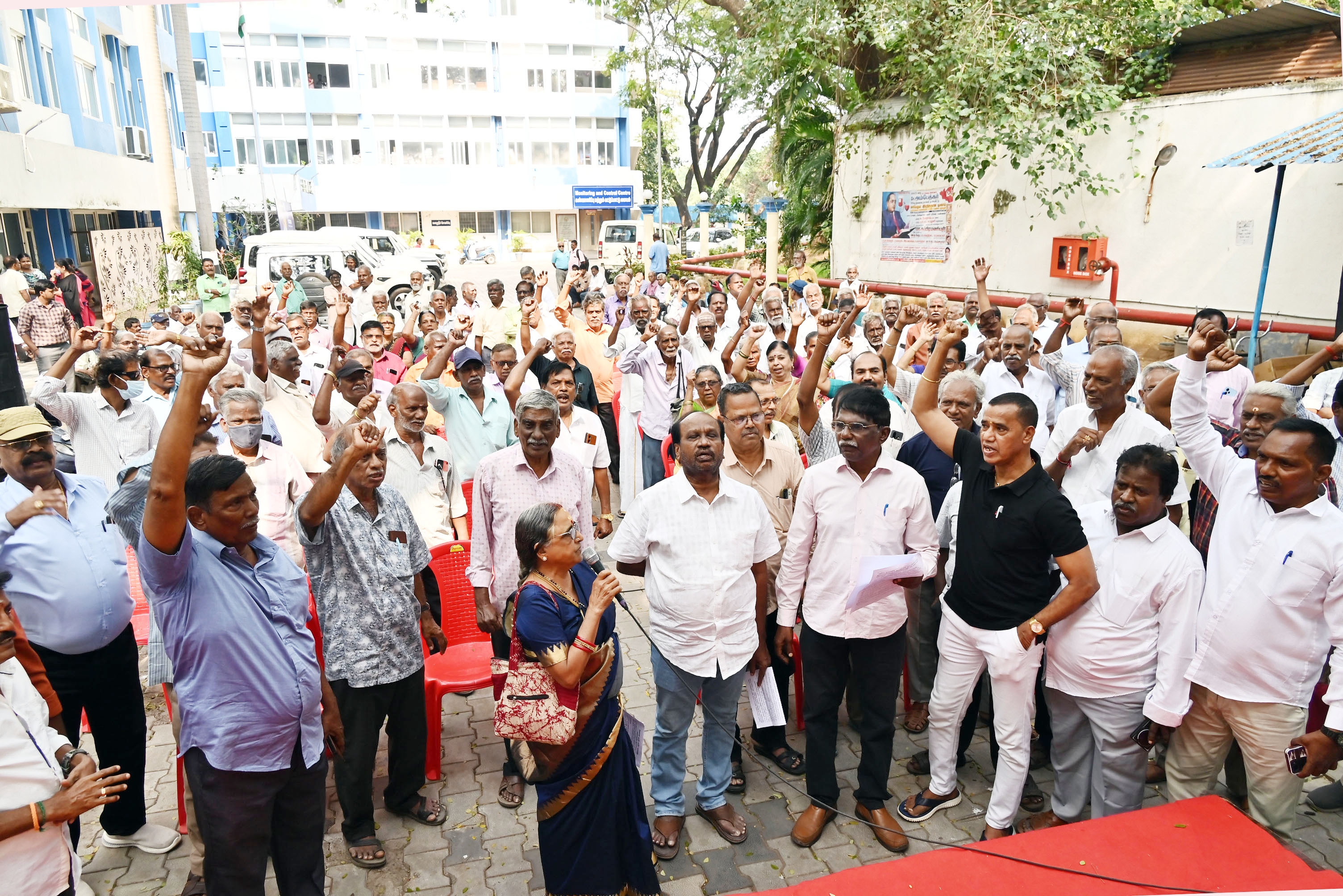 சென்னை குடிநீர் வாரிய ஊழியர், ஓய்வூதியர்களுக்கு அகவிலைப்படி உயர்வை விரைந்து வழங்க வேண்டும் அனைத்து சங்க கூட்டமைப்பு ஆர்ப்பாட்டம்