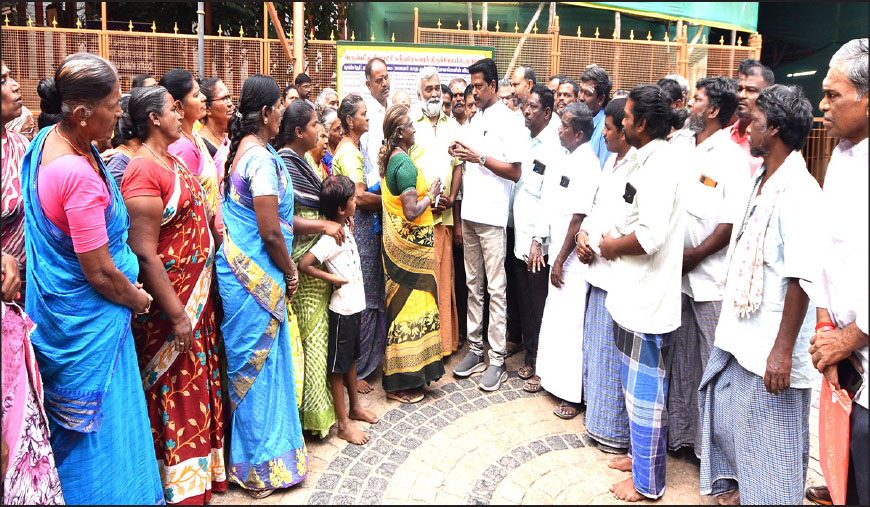 தெருவோர வியாபாரிகளின் வாழ்வாதாரம் பாதுகாக்கப்படும் விற்பனை செய்ய அனுமதி: அறிவிப்பாணை வழங்கிய மேயர்