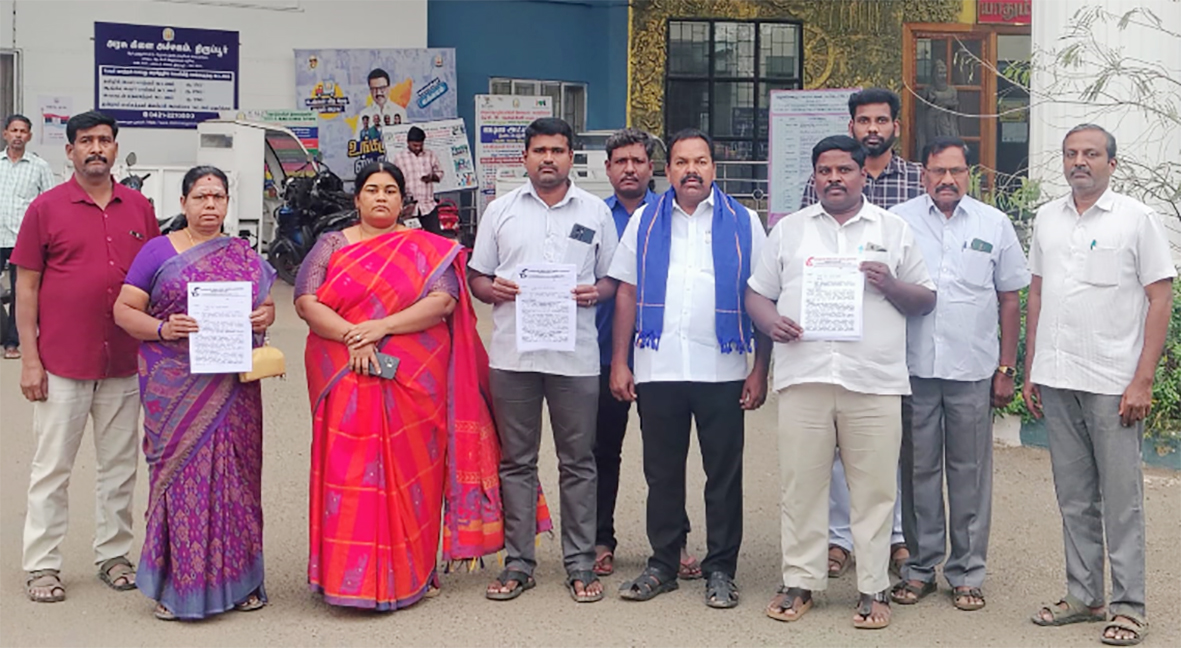 சாதிய எண்ணத்தோடு செயல்படும் ஆசிரியர்கள் மீது நடவடிக்கை எடுக்க மாவட்ட ஆட்சியரிடம் கோரிக்கை