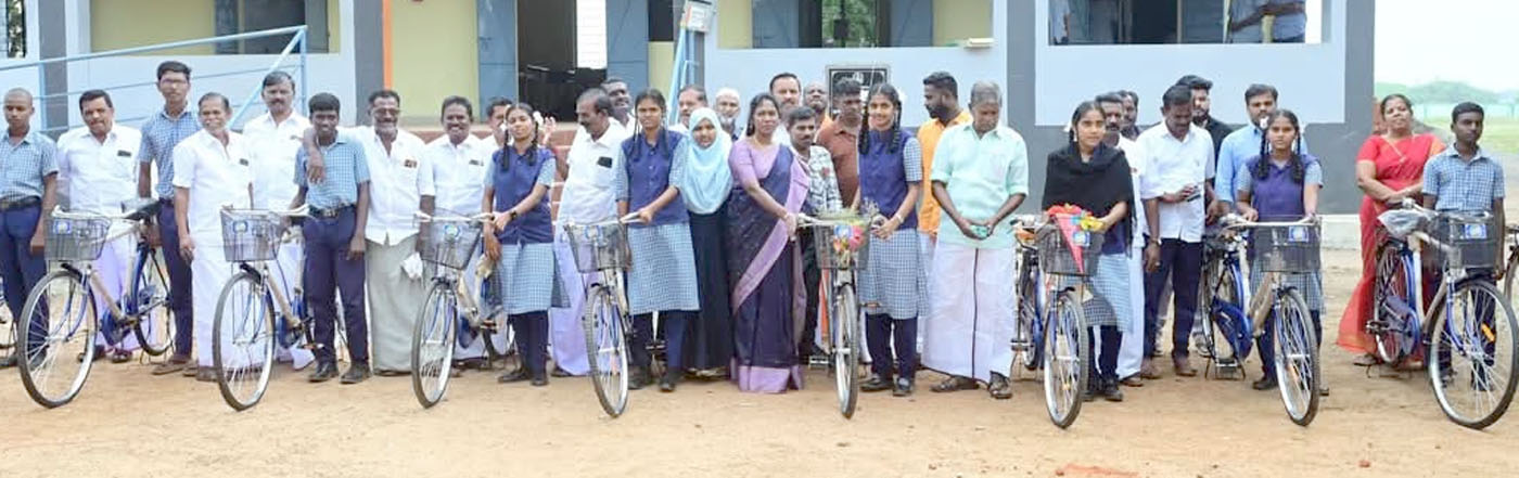 இளையான்குடி ஒன்றியத்தில் மாணவர்களுக்கு மிதிவண்டிகள் தமிழரசி ரவிக்குமார் எம்எல்ஏ வழங்கினார்