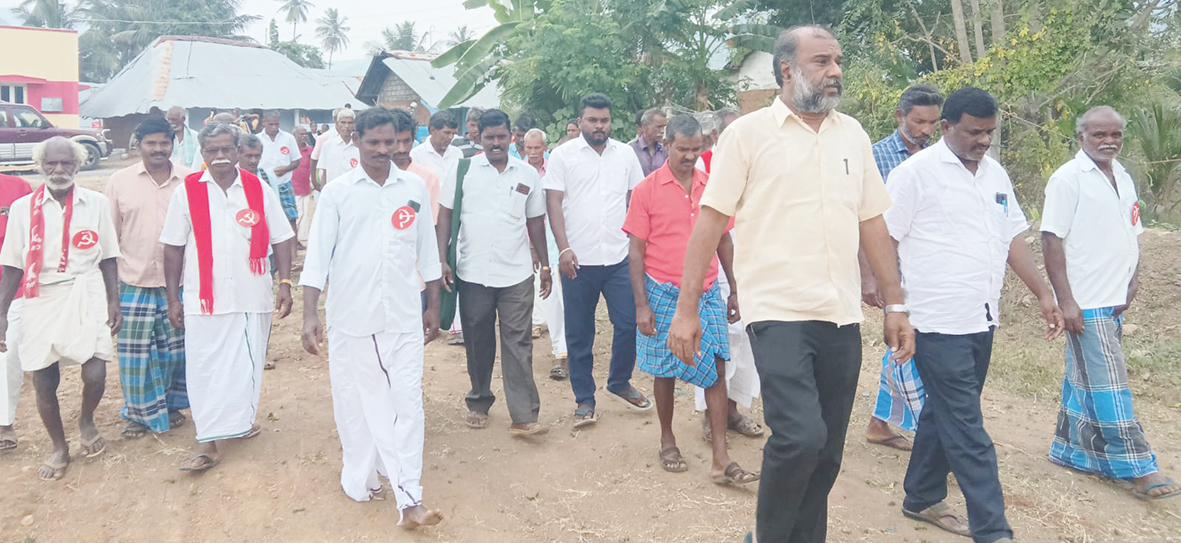 கீழ்தொம்பை கிராமத்திற்கு மயானப் பாதை மார்க்சிஸ்ட் கட்சிக்கு நன்றி தெரிவித்து கூட்டம்