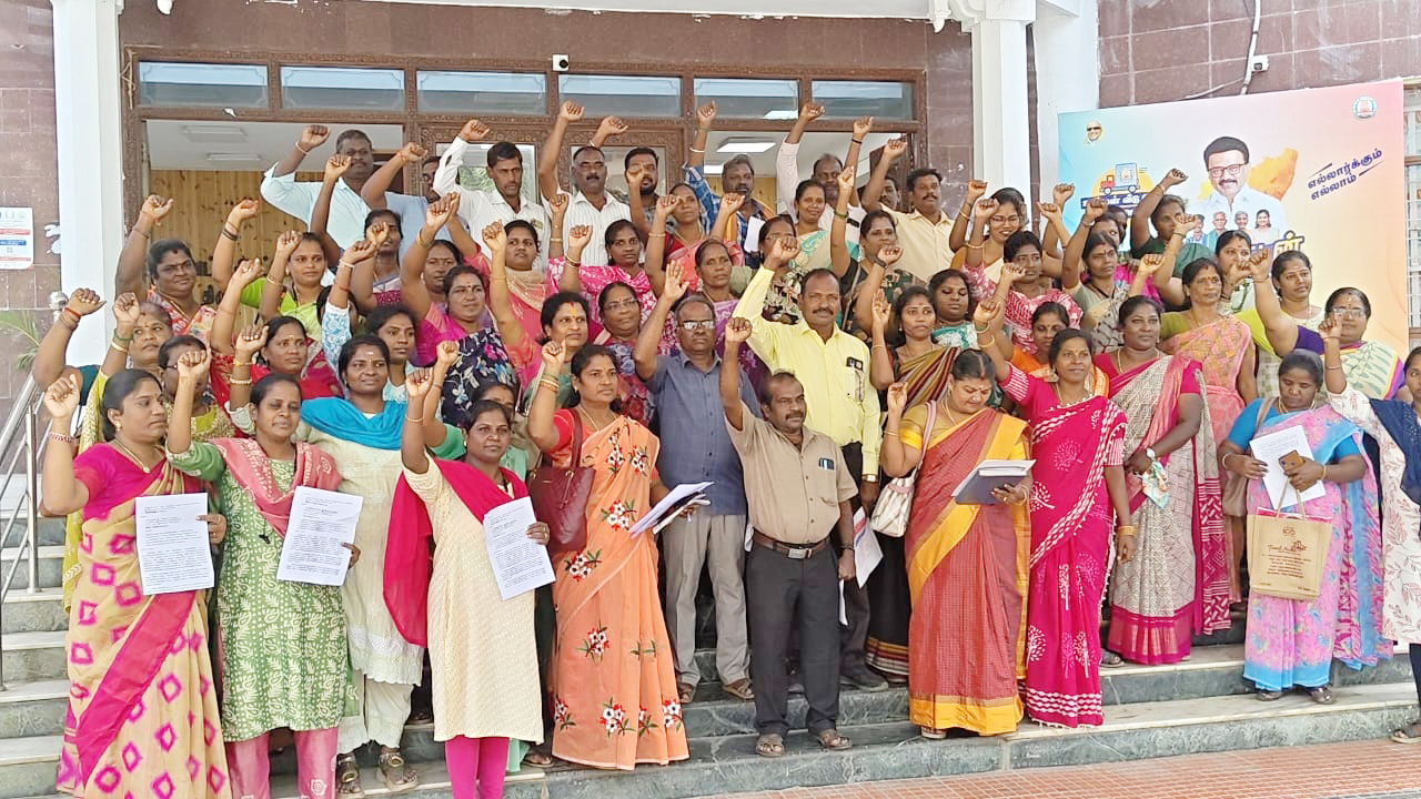 நகர்ப்புற வாழ்வாதார இயக்க பணியாளர்கள் போராட்டம்