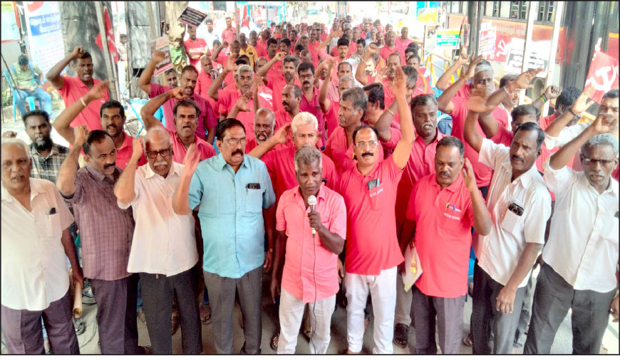 பிரச்சனைகளுக்குத் தீர்வு காணக் கோரி விரைவு போக்குவரத்து தொழிலாளர்கள் காத்திருப்பு போராட்டம்