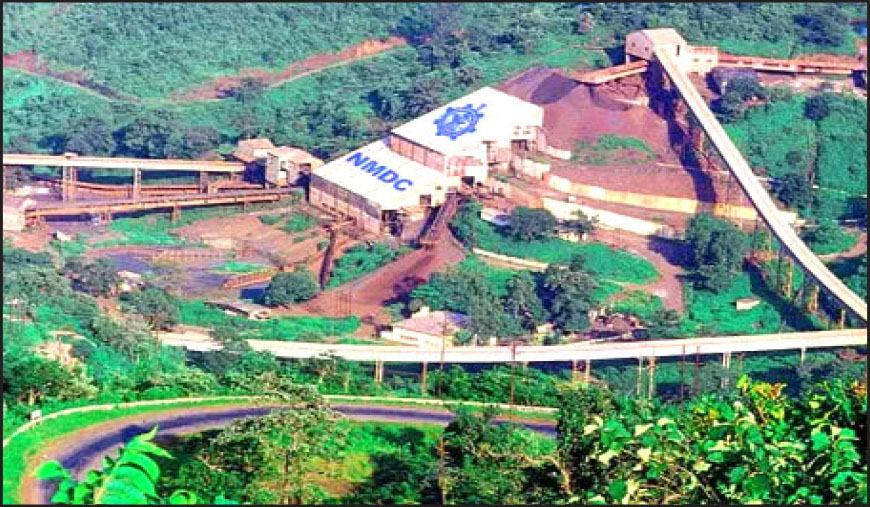 பைலாடிலா காடுகளில் சுரங்கப்பணி சத்தீஸ்கரில் பழங்குடியின மக்கள் போராட்டம்