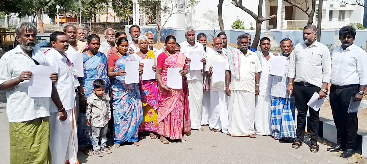 வழிபாட்டு பிரச்சனை: எஸ்.பி அலுவலகத்தில் புகார்