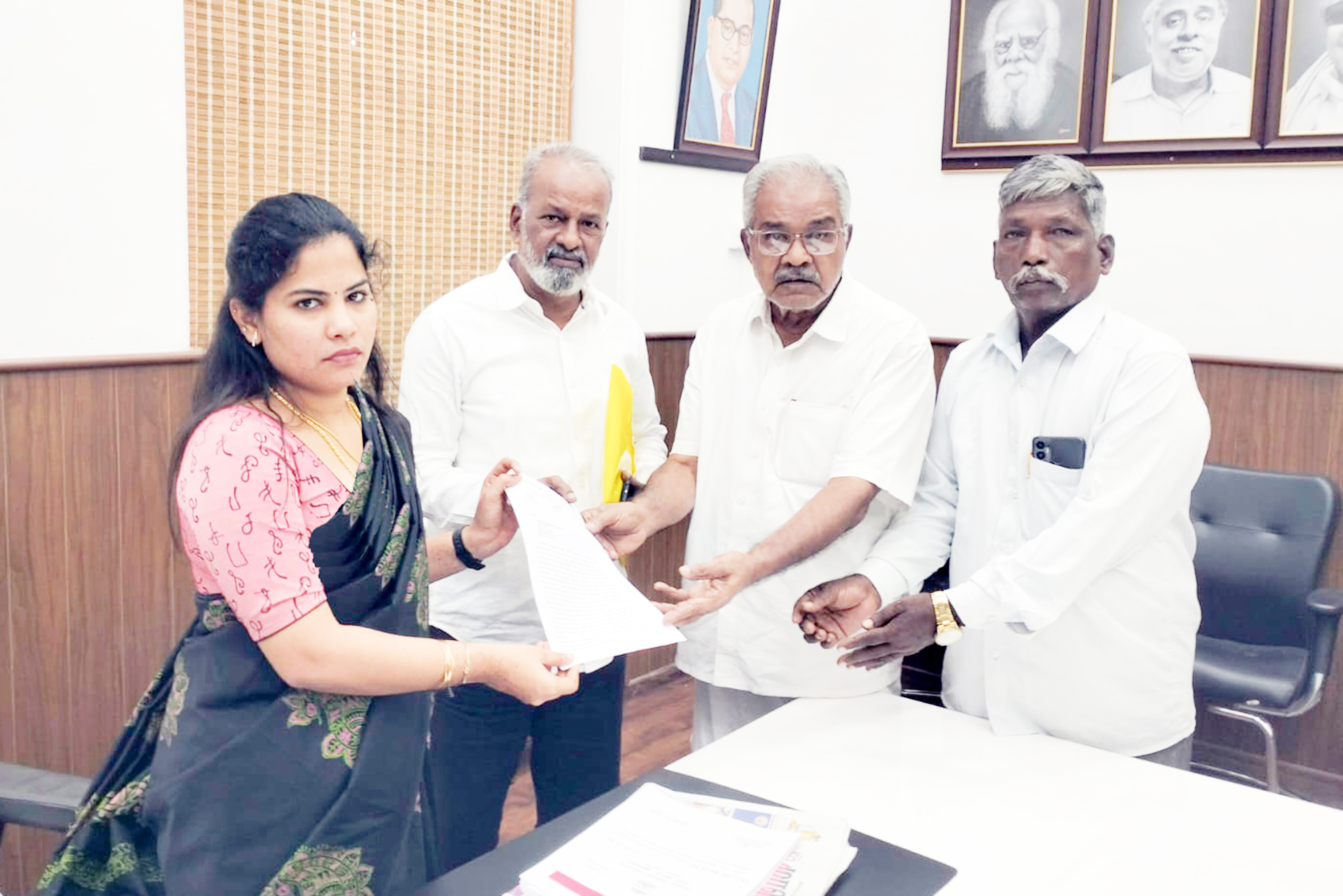 சாலையோர வியாபாரிகளை அனுமதிக்க கோரிக்கை