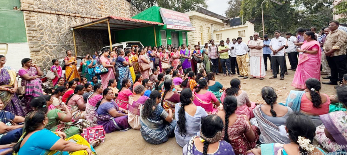 தரக்குறைவாக பேசும் வடக்கு வட்டாரக் கல்வி அலுவலரை கண்டித்து ஆர்ப்பாட்டம்