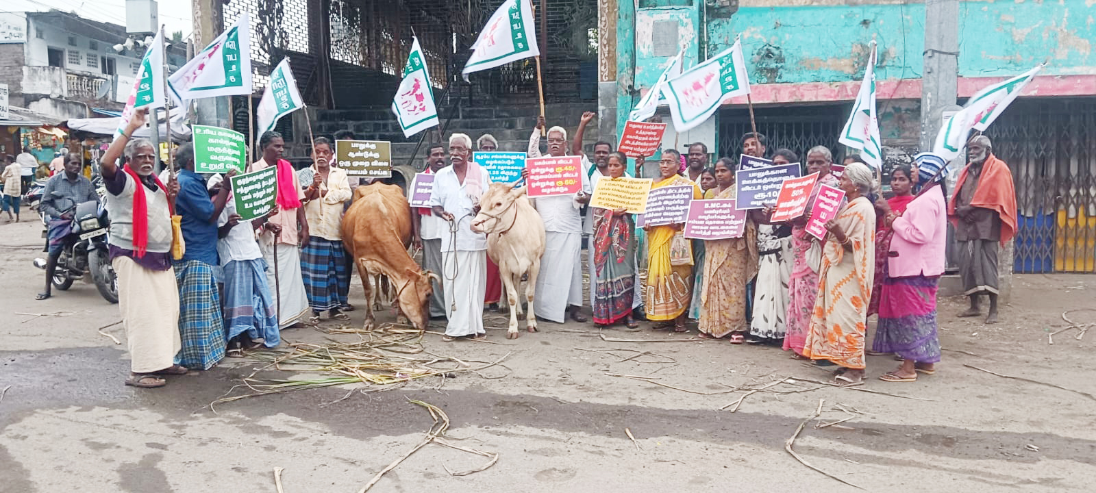 பால் கொள்முதல் விலையை உயர்த்தக் கோரி ஆர்ப்பாட்டம்