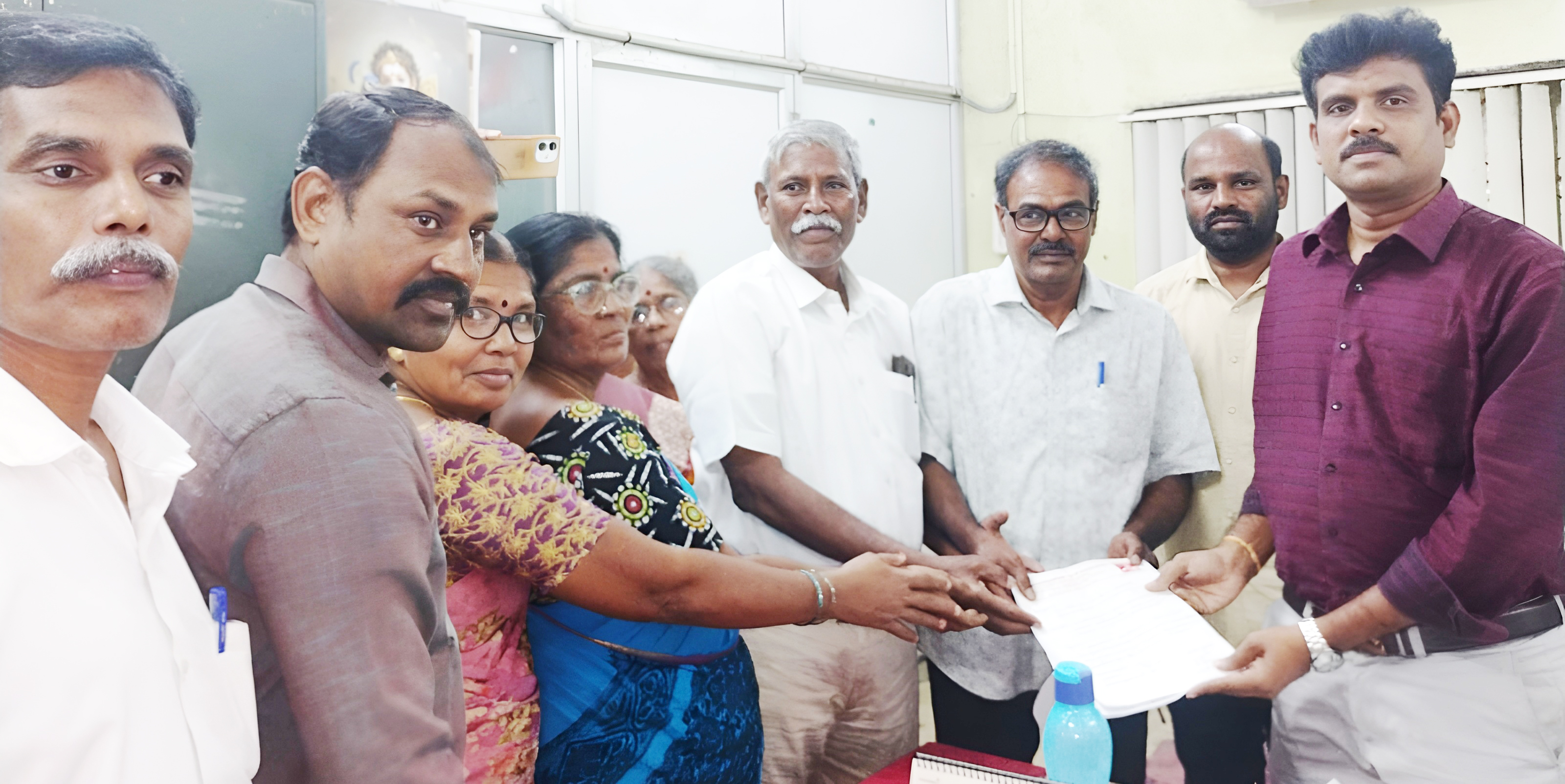 இலவச குடிமனை பட்டா கேட்டு திருவொற்றியூர் வட்டாட்சியரிடம் மனு