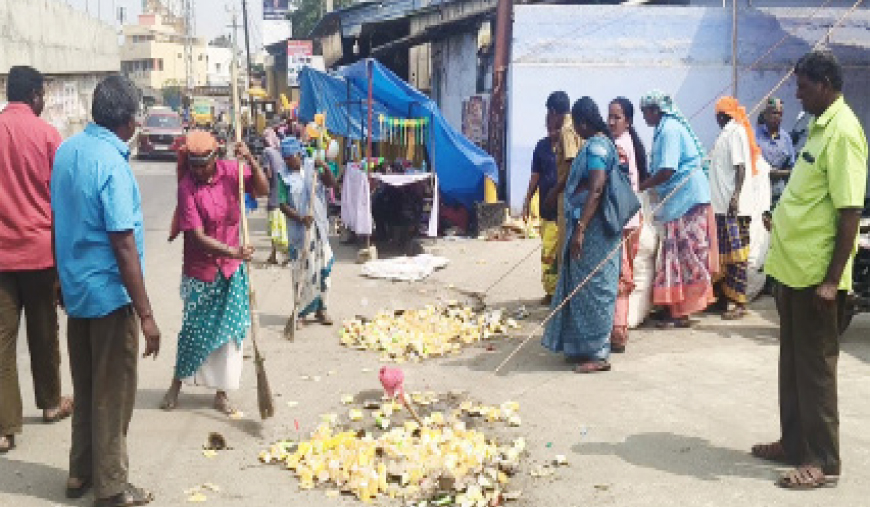 பள்ளிபாளையம் காவிரி ஆற்றில் தூய்மைப் பணி