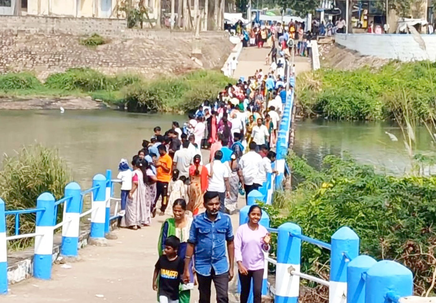 காணும் பொங்கல் வைகை அணையில் குவிந்த சுற்றுலா பயணிகள்
