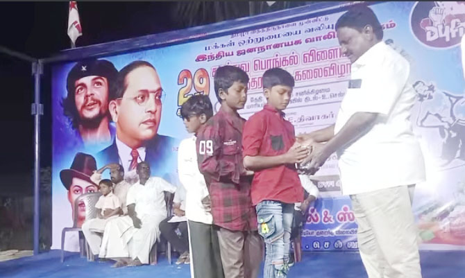 உ.செல்லூர் கிராமத்தில் வாலிபர் சங்கம் 29 ஆம் ஆண்டு பொங்கல் விளையாட்டு விழா