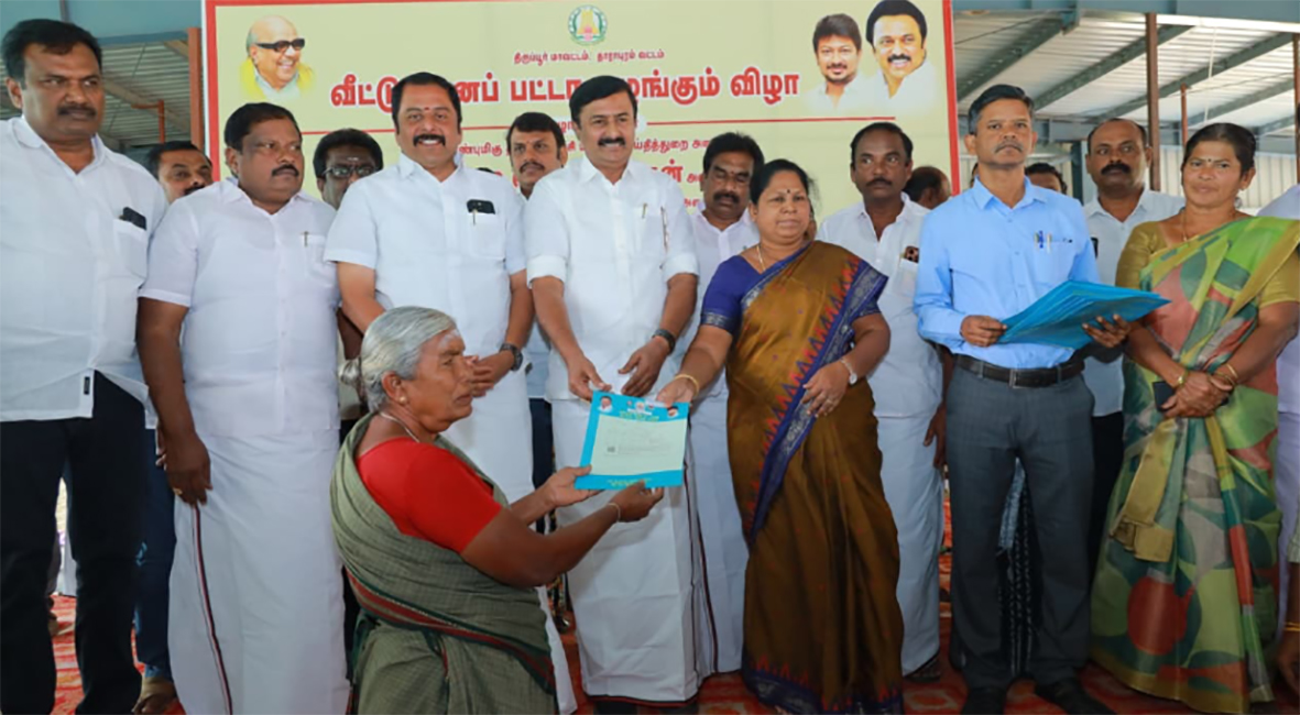 164 பயனாளிகளுக்கு வீட்டுமனைப்பட்டா அமைச்சர்கள் வழங்கினர்