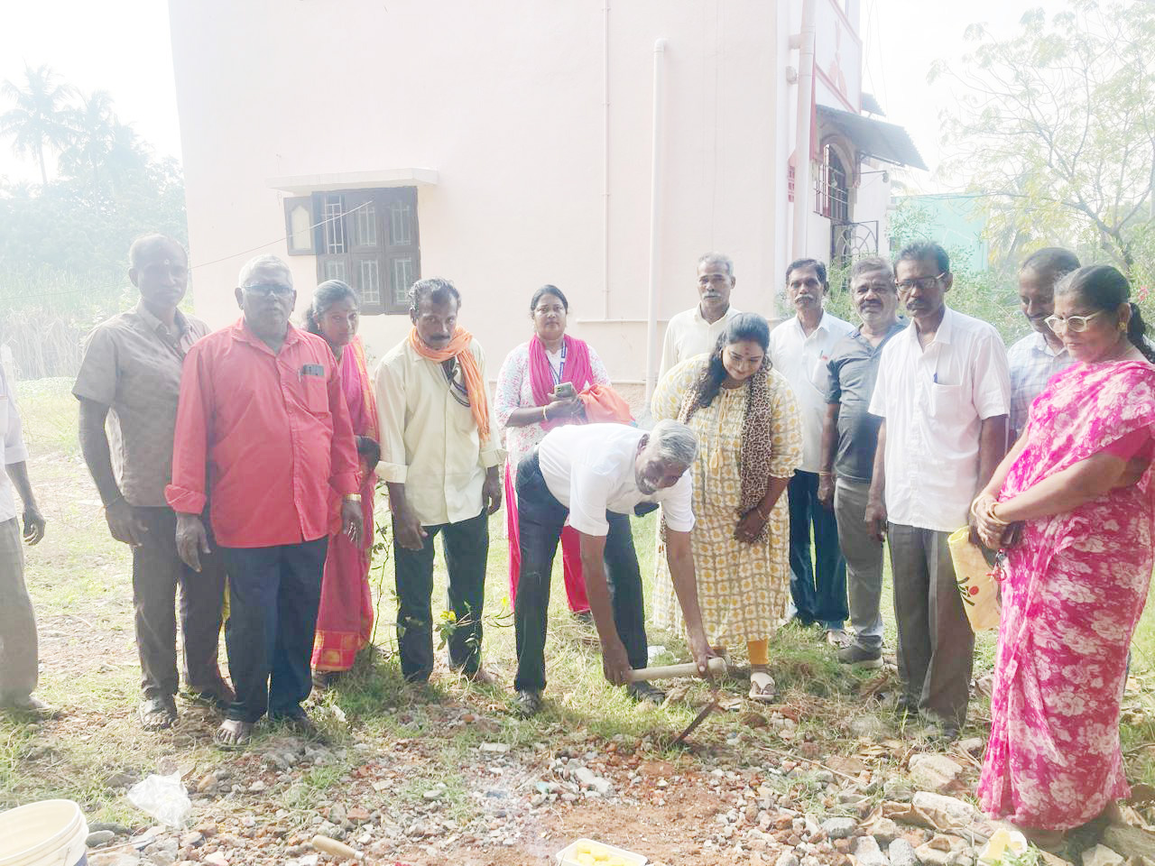 கான்கிரீட் சாலைகள் அமைக்கும் பணி…