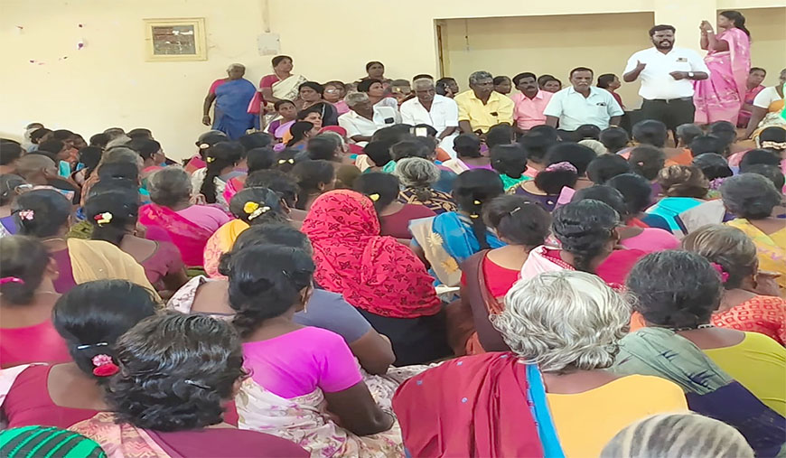 சத்துணவு ஊழியர் சங்கத்தினர் சாலை மறியல்