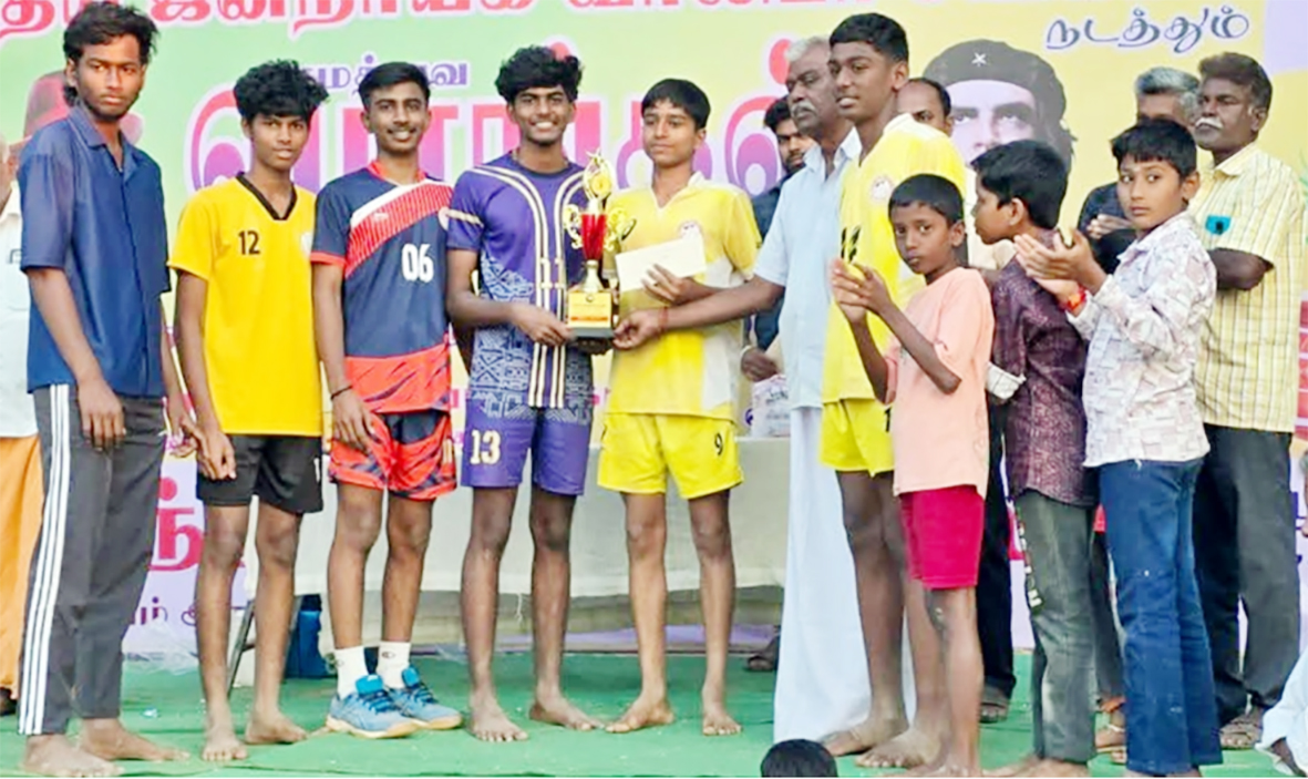 வெள்ளகோவிலில் பள்ளி மாணவர்களுக்கு வாலிபால் போட்டி