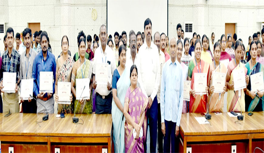 இலக்கியத் திருவிழாவில் பாராட்டு