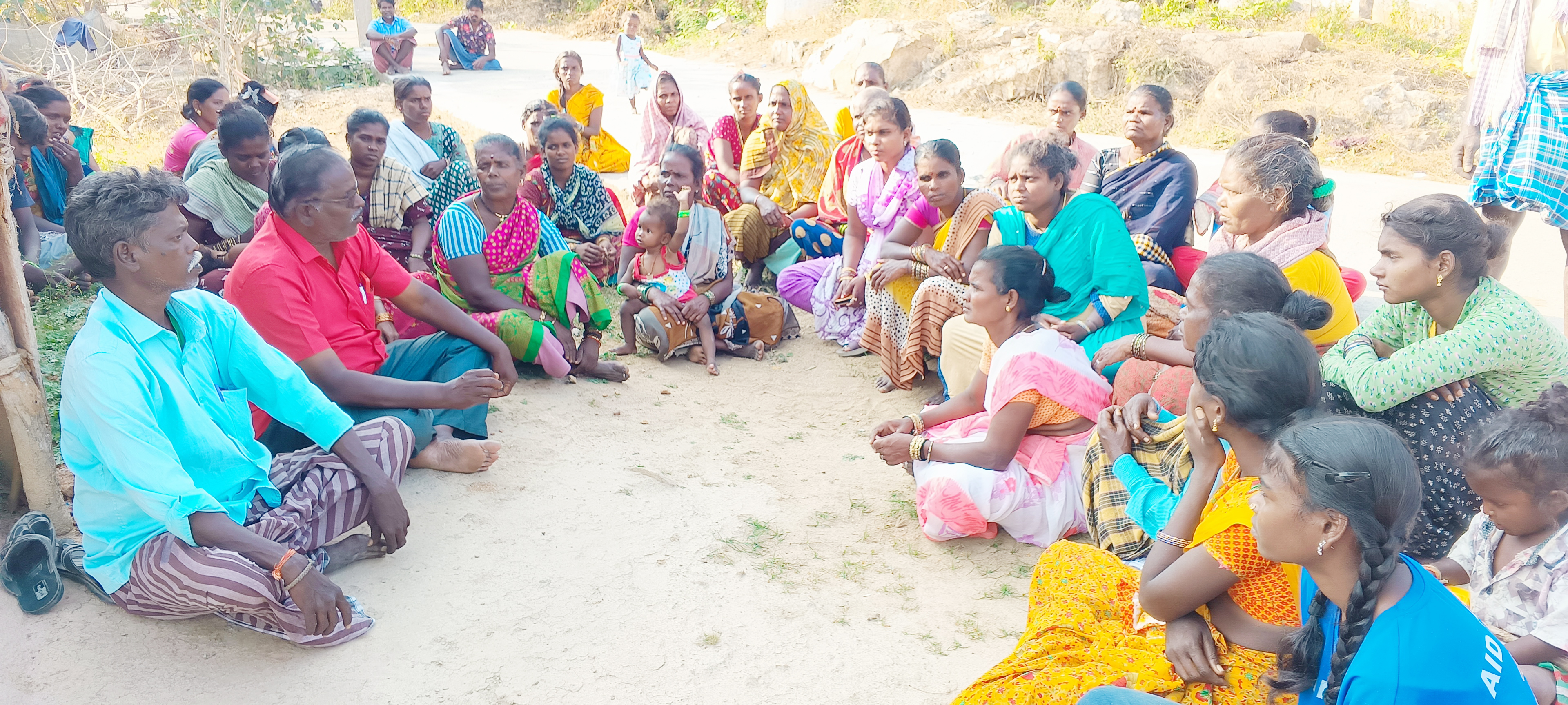 தாழவேடு பழங்குடி மக்களின் கிராமத்தில் மர்ம கும்பல் புகுந்து மக்கள் மீது தாக்குதல்