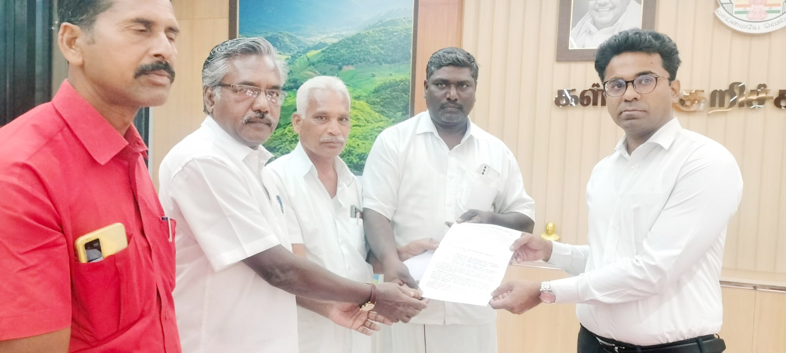 கறிக்கோழி வளர்ப்பு விவசாயிகள் ஆட்சியரிடம் மனு
