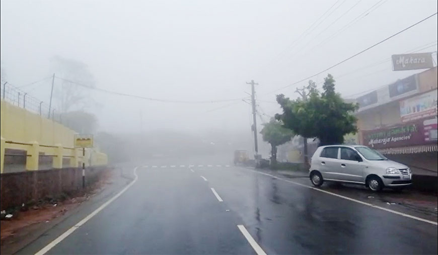 கடும் பனிமூட்டத்தால் வாகன ஓட்டிகள் அவதி