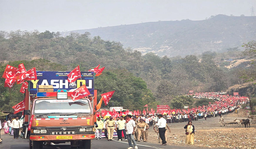 சிவப்பு நதியென பாயும் மக்களின் போராட்ட அலை