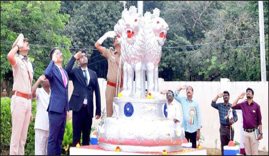 தியாகிகள் வாரிசுகள்: ஆட்சியர் கவுரவிப்பு
