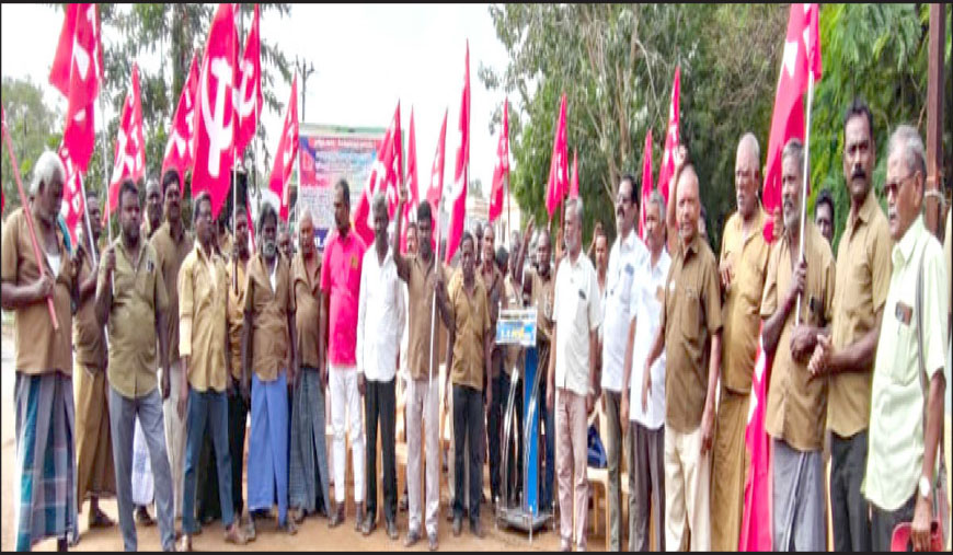காரைக்குடியில் ஆட்டோ தொழிலாளர்கள் ஆர்ப்பாட்டம்