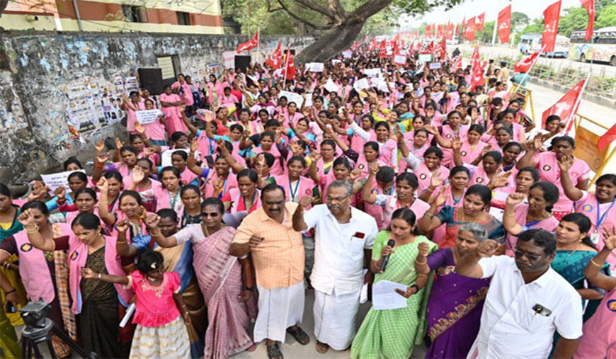 ரூ. 15 ஆயிரம் மாத ஊதியம் வேண்டும்! மக்களைத் தேடி மருத்துவ ஊழியர்கள் ஆர்ப்பாட்டம்