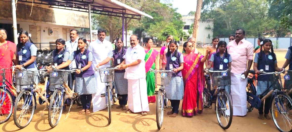சிவகங்கை அரசு மகளிர் மேல்நிலைப்பள்ளியில் நடைபெற்ற விழாவில்