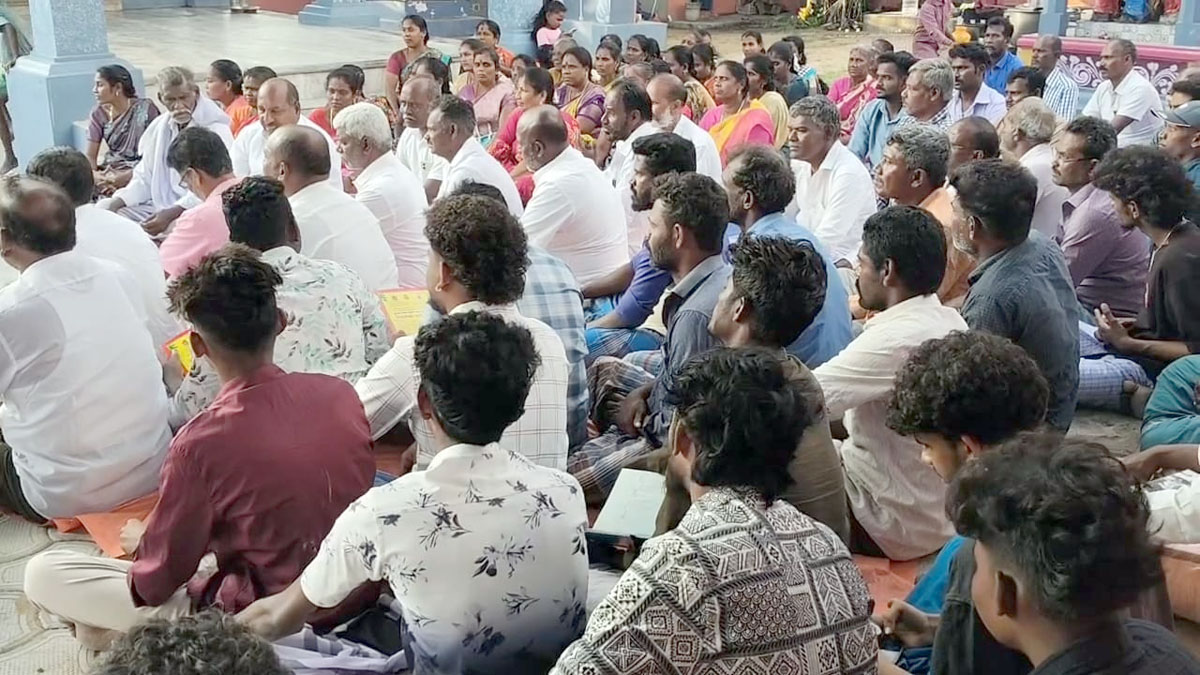 விதிமுறைகள் மீறி பாதையில் சுவர் எழுப்பி அராஜகம் கீழக்கரை தாலுகா அலுவலகத்தை முற்றுகையிட மீனவர்கள் முடிவு