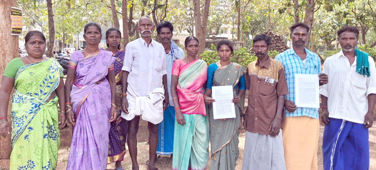பளியர் மக்கள் தொகுப்பு வீடுகள் கட்டுவதற்கான இடம் ஆக்கிரமிப்பு திண்டுக்கல் மாவட்ட ஆட்சியரிடம் புகார்