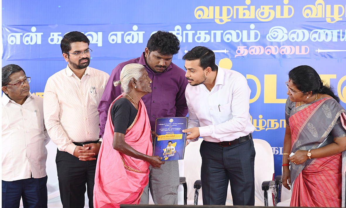 பயனாளிகளுக்கு நலத்திட்ட உதவிகள் வழங்கல்