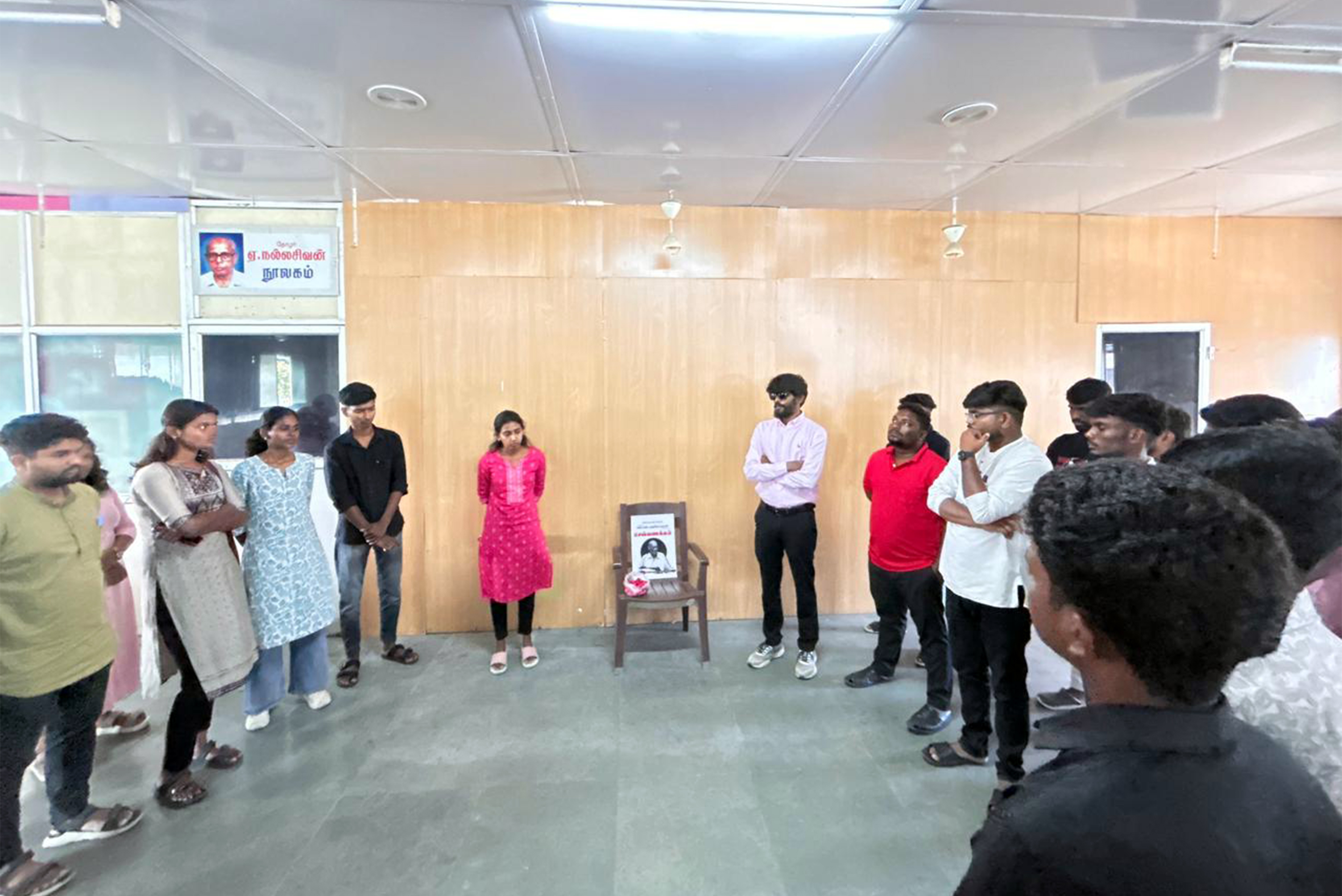 கல்வியாளர் எஸ்.எஸ்.ராஜகோபாலனுக்கு மாணவர் சங்கம் மரியாதை