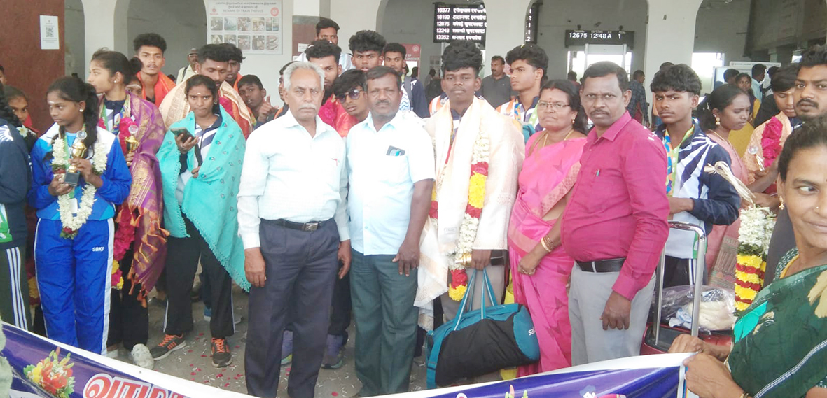 கால்பந்து போட்டியில் திருப்பூர் மாணவர்கள் சாதனை