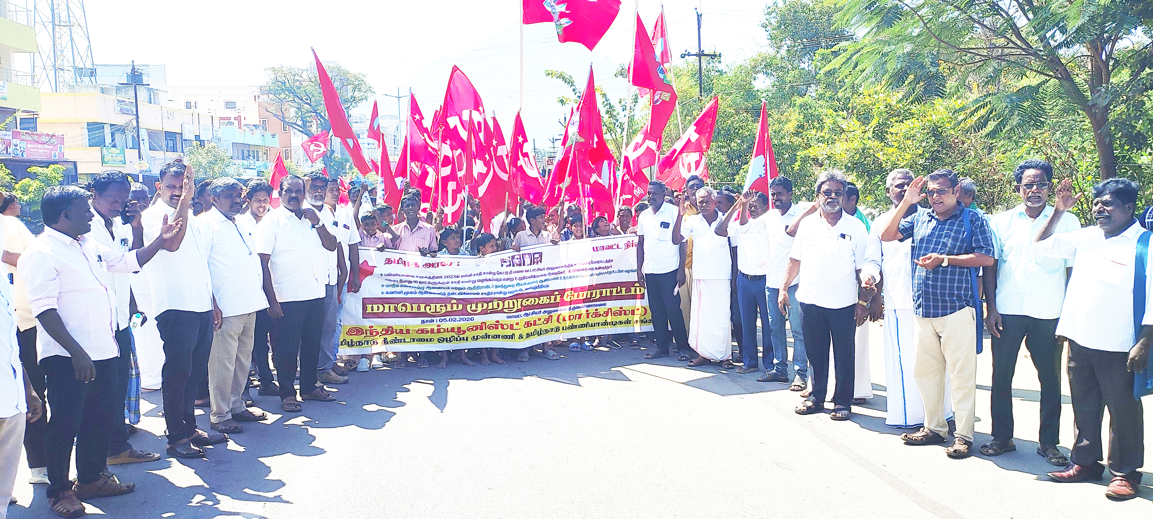 கல்விக்கு முட்டுக்கட்டை போடும் மாவட்ட நிர்வாகம்! பன்னியாண்டி இன மக்களுக்கு சாதிச் சான்று கேட்டு போராட்டம்