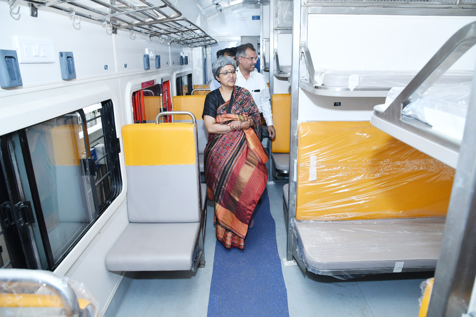 ரயில்வே வாரியம் இயக்குநர் அருணா நாயர் ஐசிஎப்-க்கு வருகை