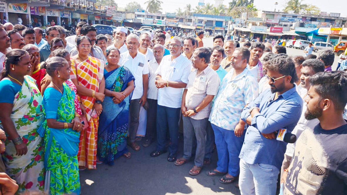 வாழ்வாதாரத்தை இழந்து தவிக்கும் வியாபாரிகள் பழைய பேருந்து நிலையத்தை இயக்க கோரிக்கை