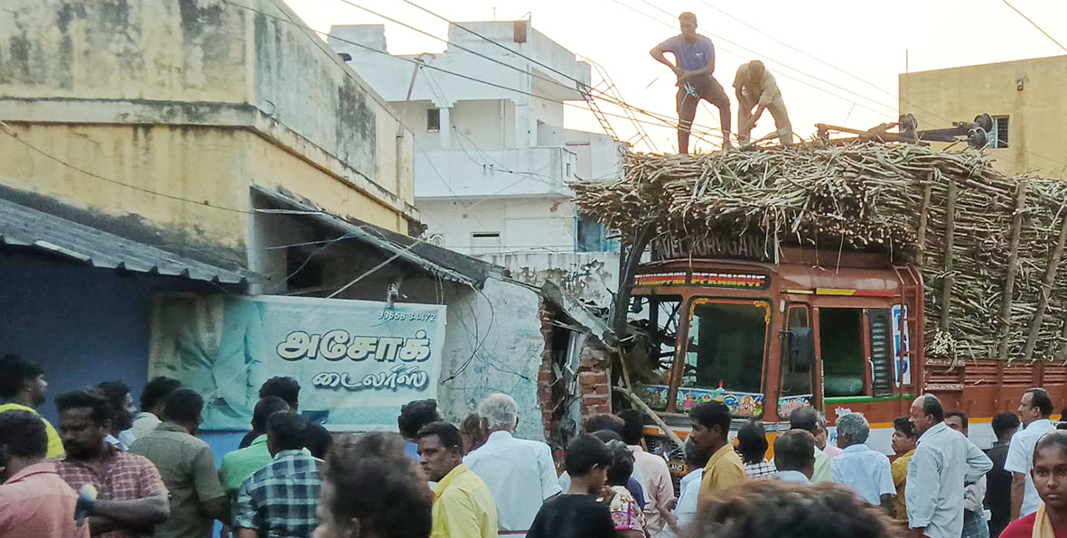 தொடர் விபத்தை ஏற்படுத்தும் கரும்பு லாரிகள்
