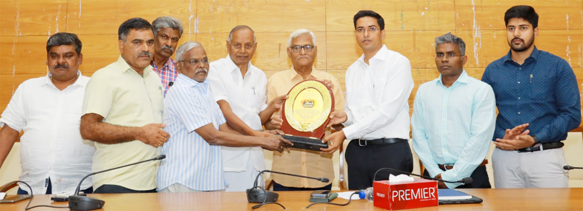 திருப்பூர் 22 ஆவது புத்தகத் திருவிழா சிறப்பாக பணியாற்றியவர்களுக்கு பாராட்டு