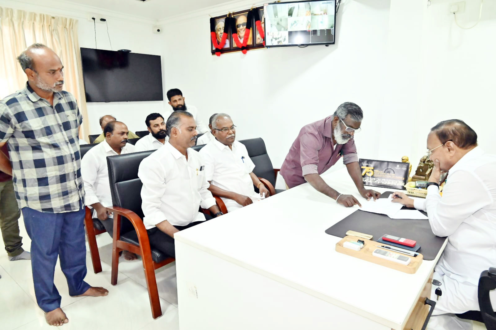 கன்டோன்மெண்ட் வாரச்சந்தையை பாதுகாக்கப்படும் டி.ஆர்.பாலு எம்.பி., உறுதி