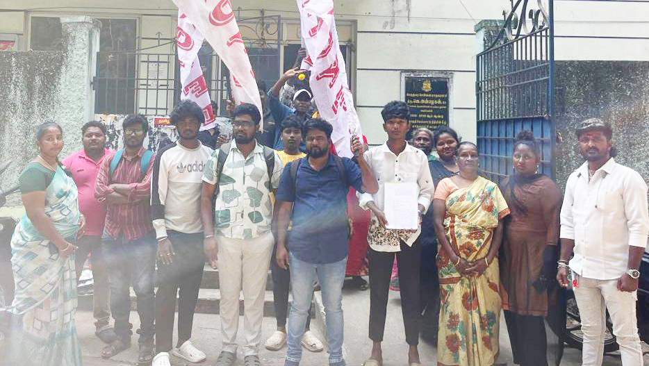 கோரிக்கைகளை வலியுறுத்தி மனு